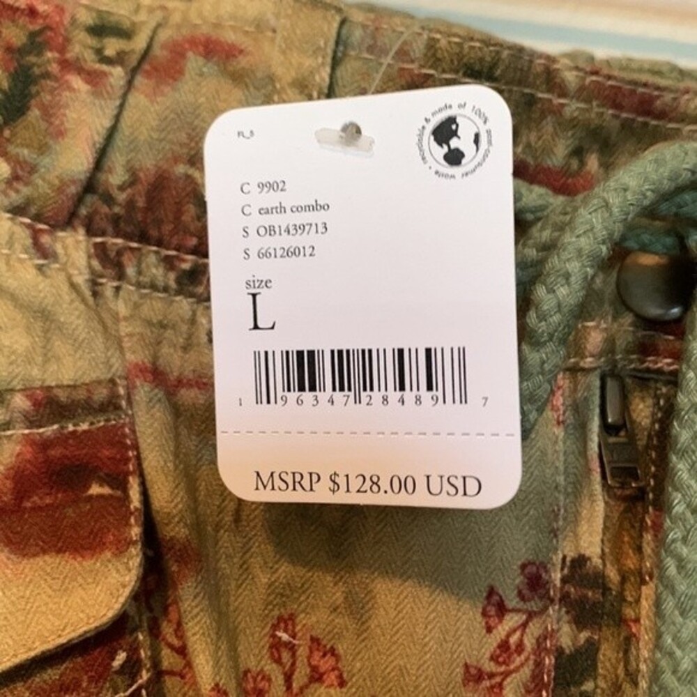NWT Free People Waimea Slouchy Printed
Shorts / Earth Combo. Size Large - Picture 8 of 8